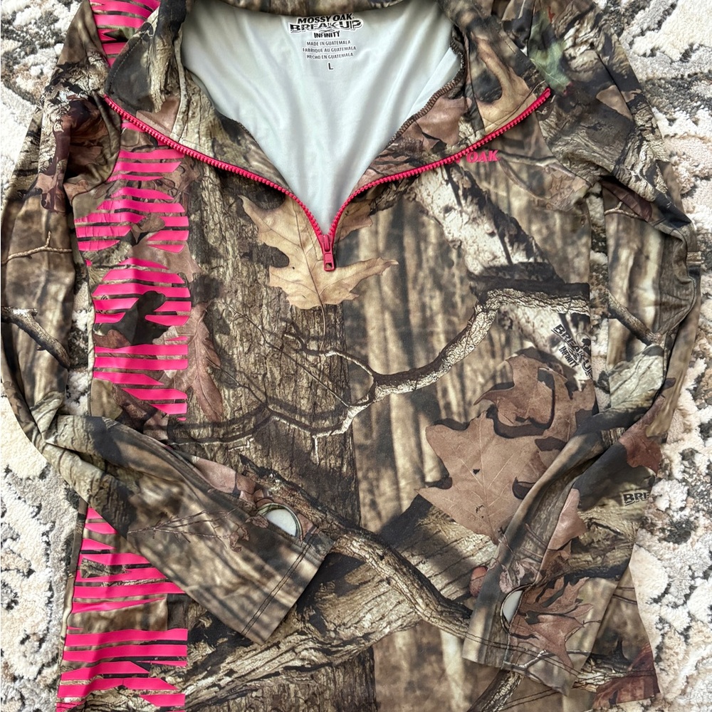 Mossy Oak Realtree Camo Half-Zip with Pink Trim - Picture 4 of 7